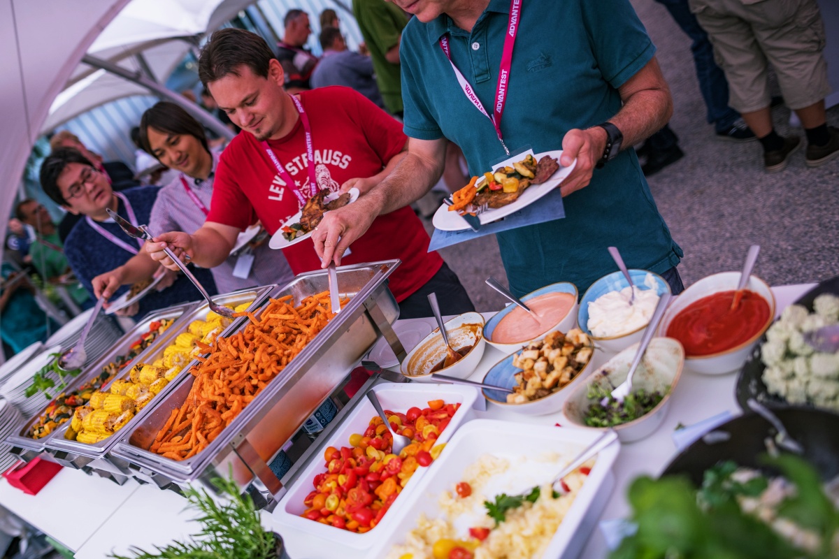 Dein Sommerfest mit BBQ und Buffet auf unserer Sonnenterrasse