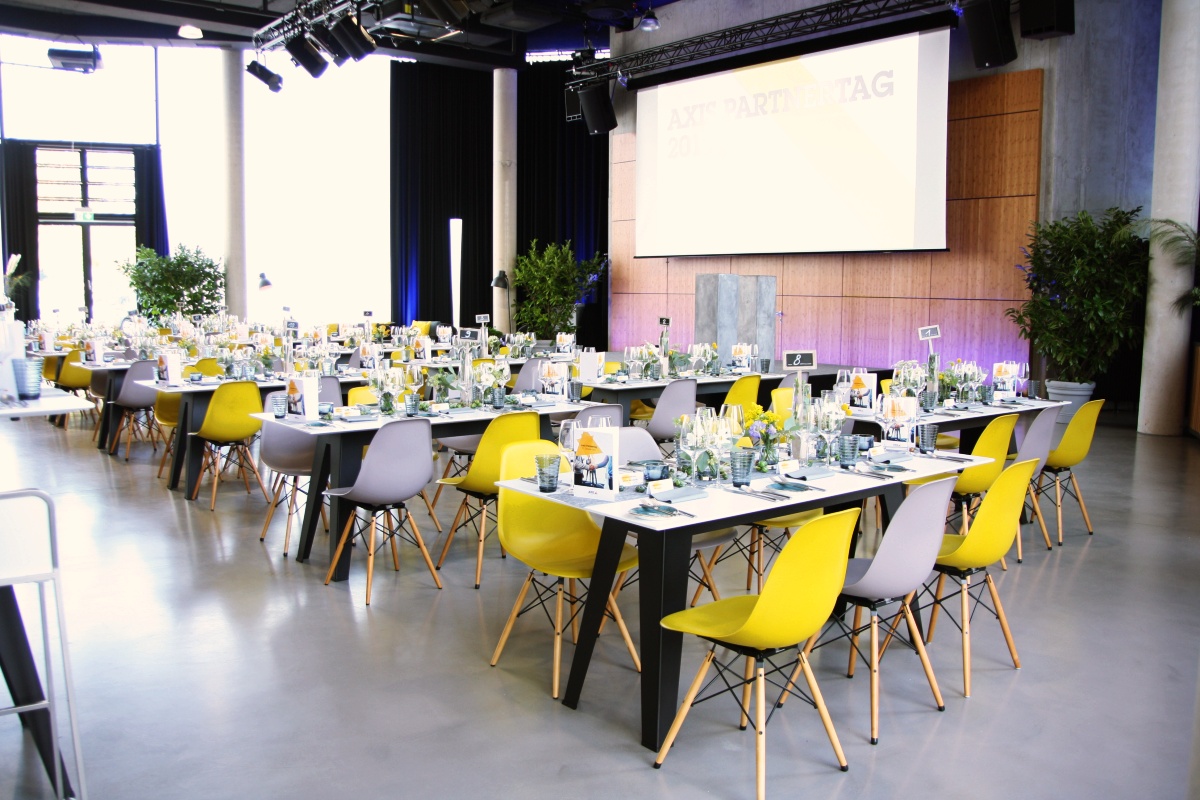 Eventrotor: 300 m², bis 300 Pers., große Bühne, Technik
