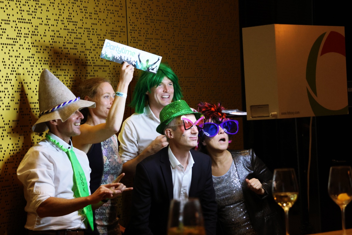 Dein Teambuilding mit Comedy-Dinner oder Krimi-Dinner