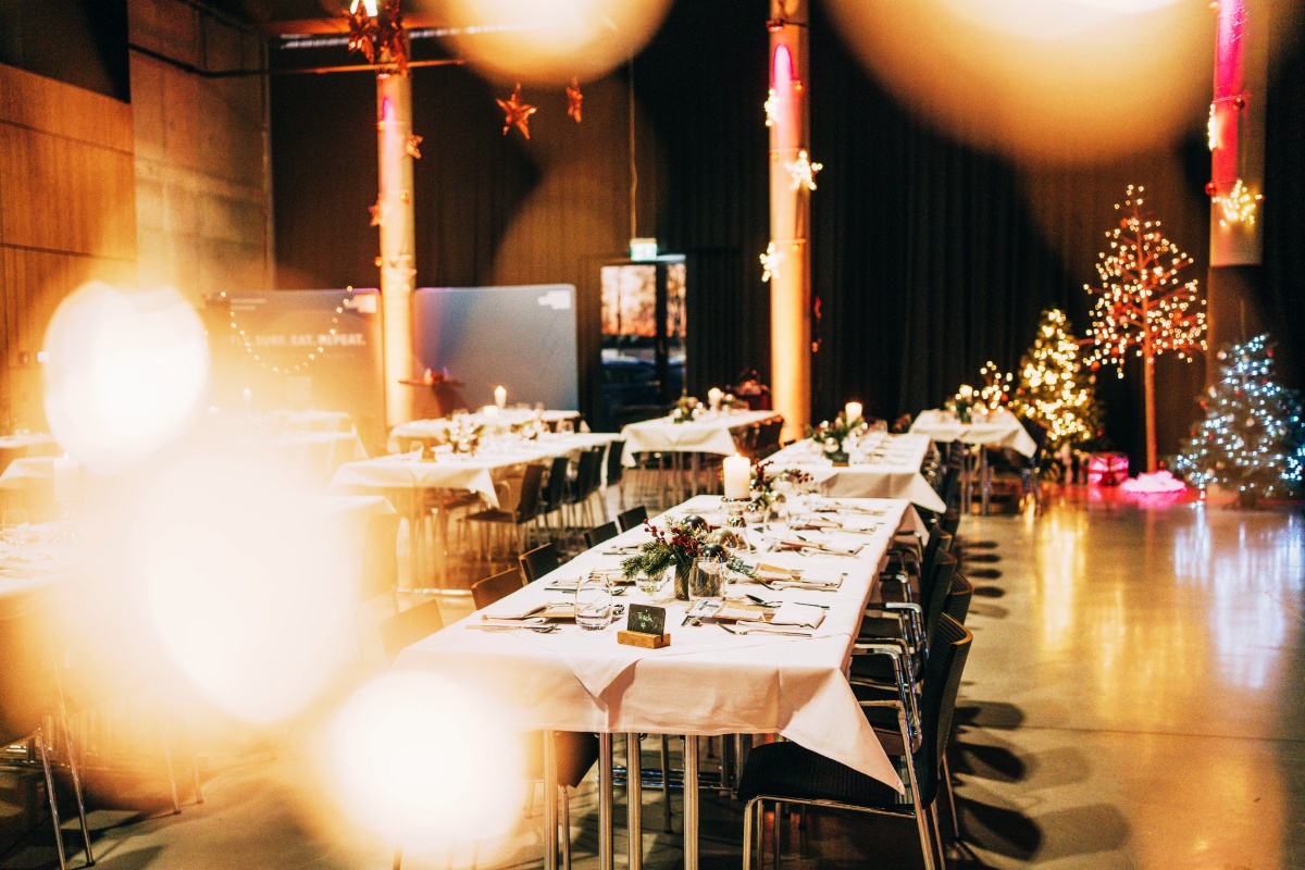 Weihnachtsfeier Location München Jochen Schweizer Arena