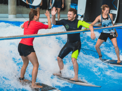 Surfaction auf der Indoor-Welle